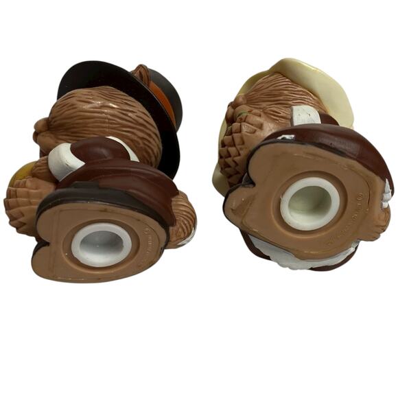 Vintage 80s Hallmark Thanksgiving Pilgrim Chipmunk Salt and Pepper Shaker Set - Picture 11 of 14